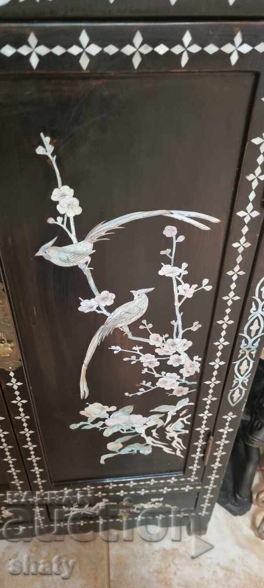 Delivery of Japanese cabinet with mother-of-pearl ornaments