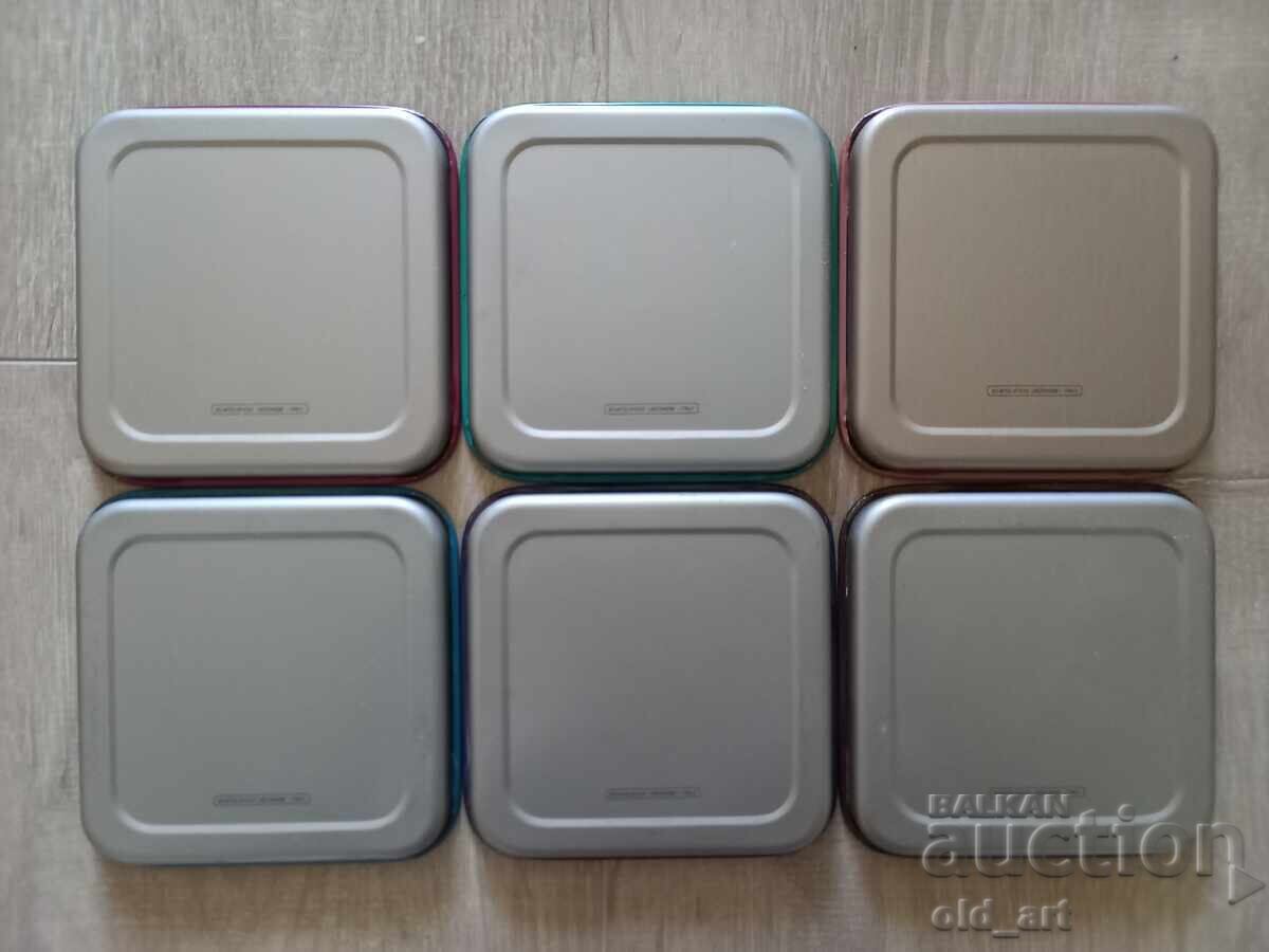 Livrarea Suporturi de pahare metalice de colecție Coca Cola