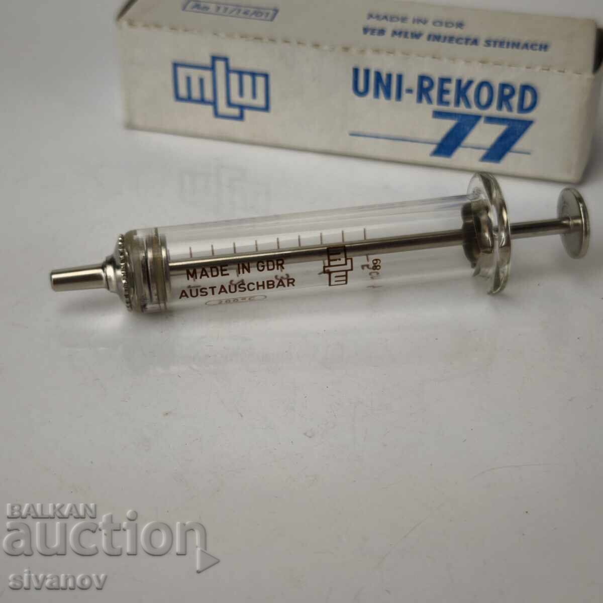 Seringă veche de sticlă 5cc MLW Injecta Steinach #6087 cu preț 19.99 BGN | € 10.22