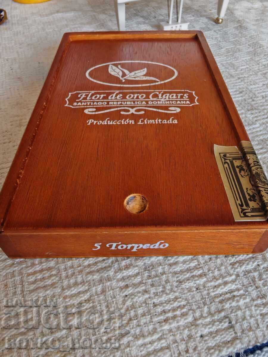 Livrarea Cutie Rară de Țigări de Foi REPUBLICA DOMINICANA Produs Limitat Livrarea Cutie Rară de Țigări de Foi REPUBLICA DOMINICANA Produs Limitat