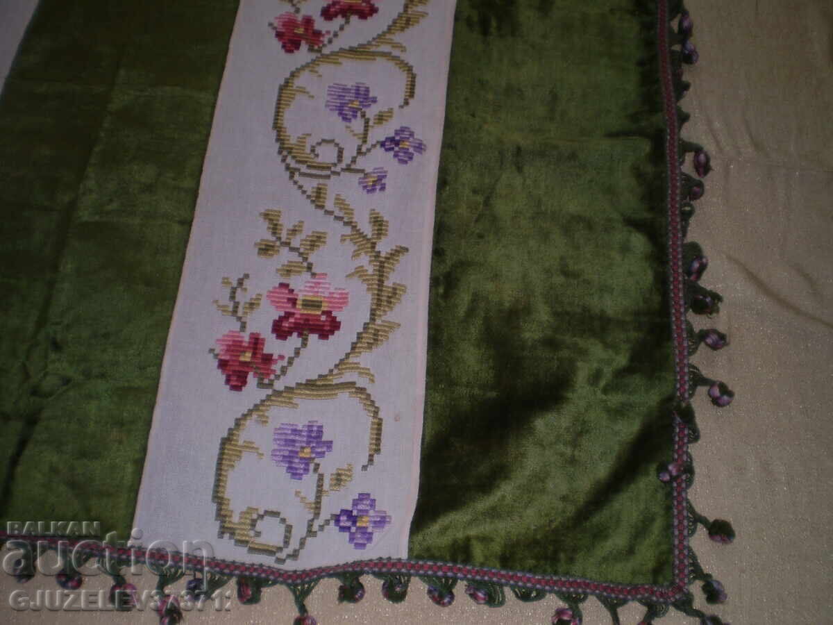 Χειροποίητη κεντημένη τραπεζομάντηλο του 19ου αιώνα με φούντες σε πράσινο - 6