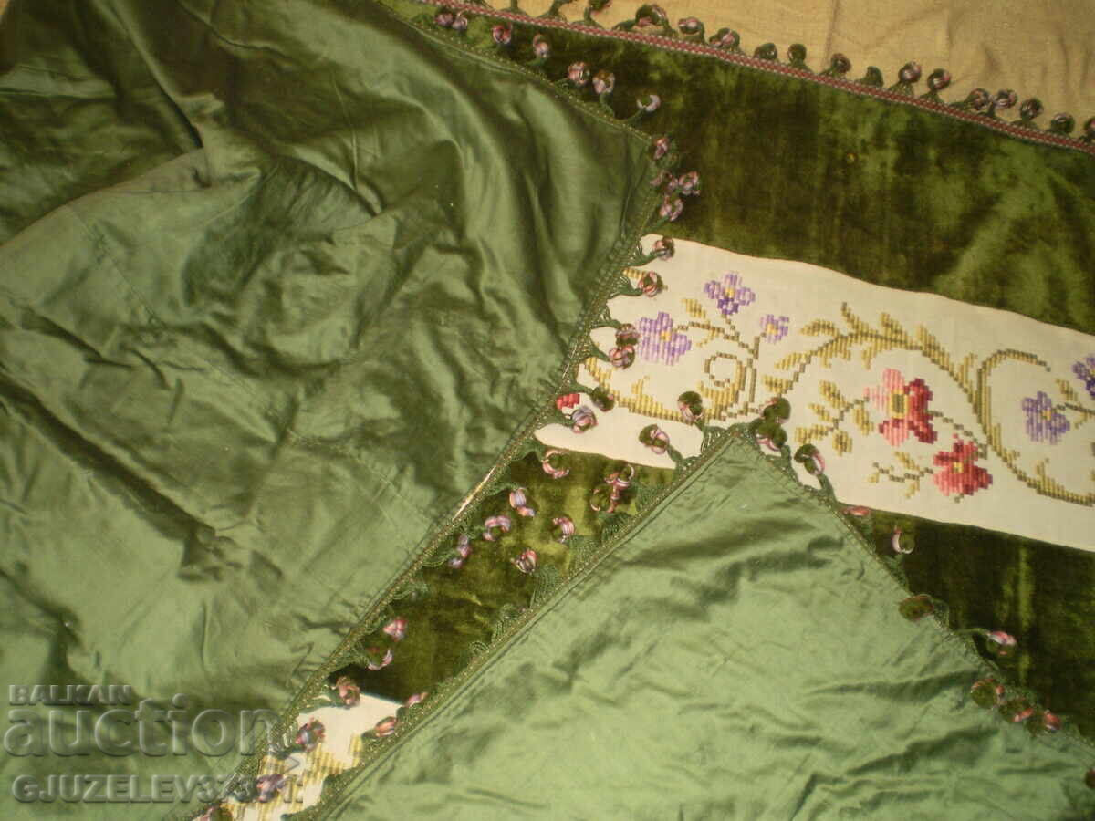 Χειροποίητη κεντημένη τραπεζομάντηλο του 19ου αιώνα με φούντες σε πράσινο - 7