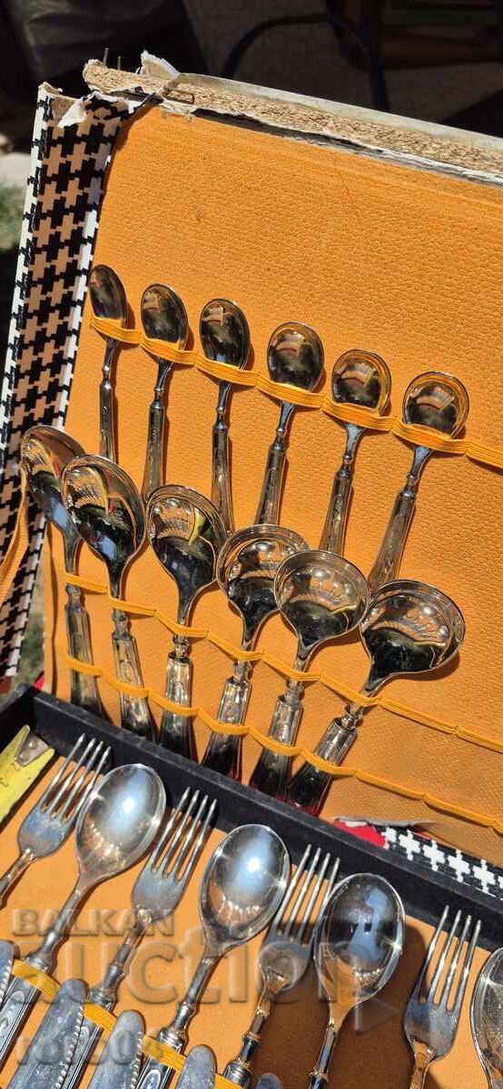 SETURI DE TACÂMURI cu preț 155.00 BGN | € 79.25