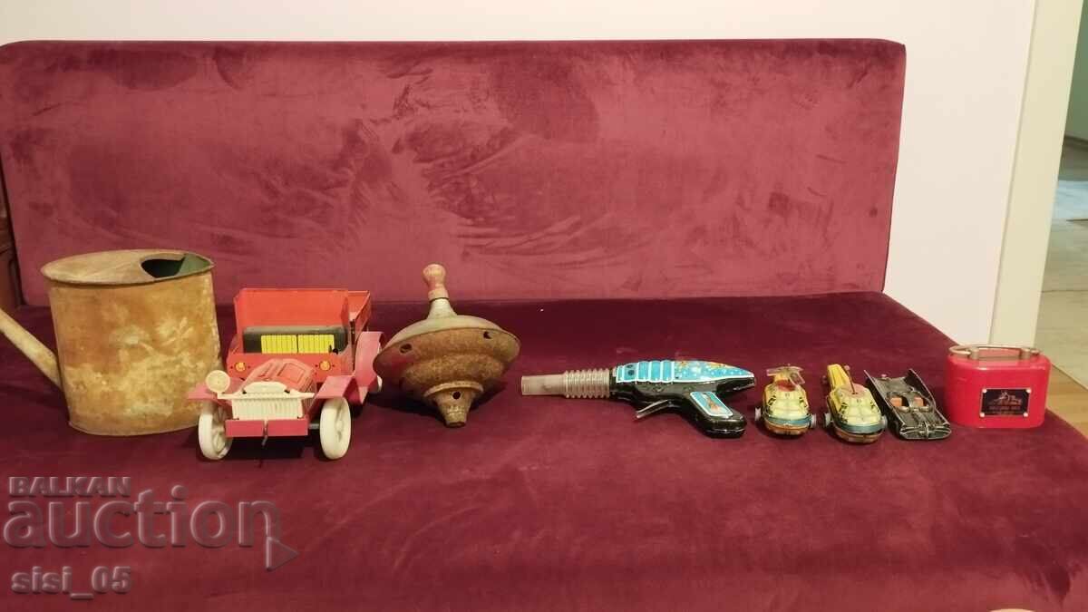 Lot de jucării metalice din tablă pentru copii Lot de jucării metalice din tablă pentru copii