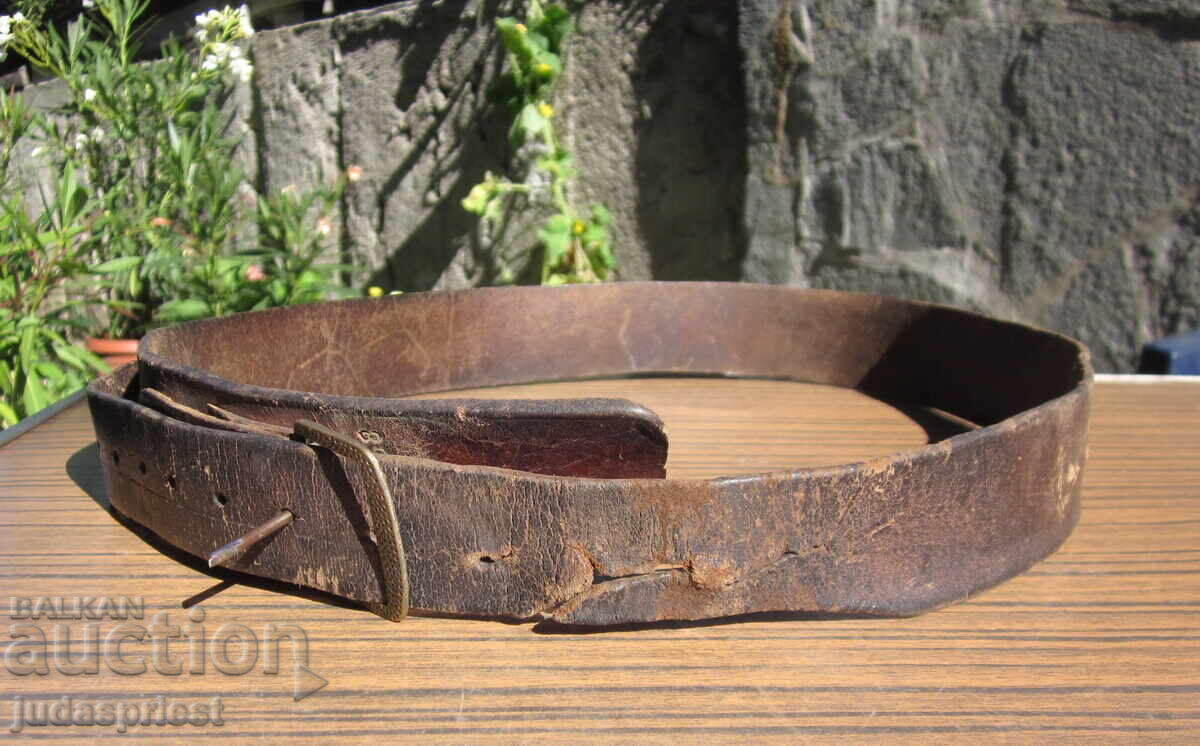 Centură militară din piele germană WW2 cu cataramă marcată cu preț 45.00 BGN | € 23.01 Centură militară din piele germană WW2 cu cataramă marcată cu preț 45.00 BGN | € 23.01