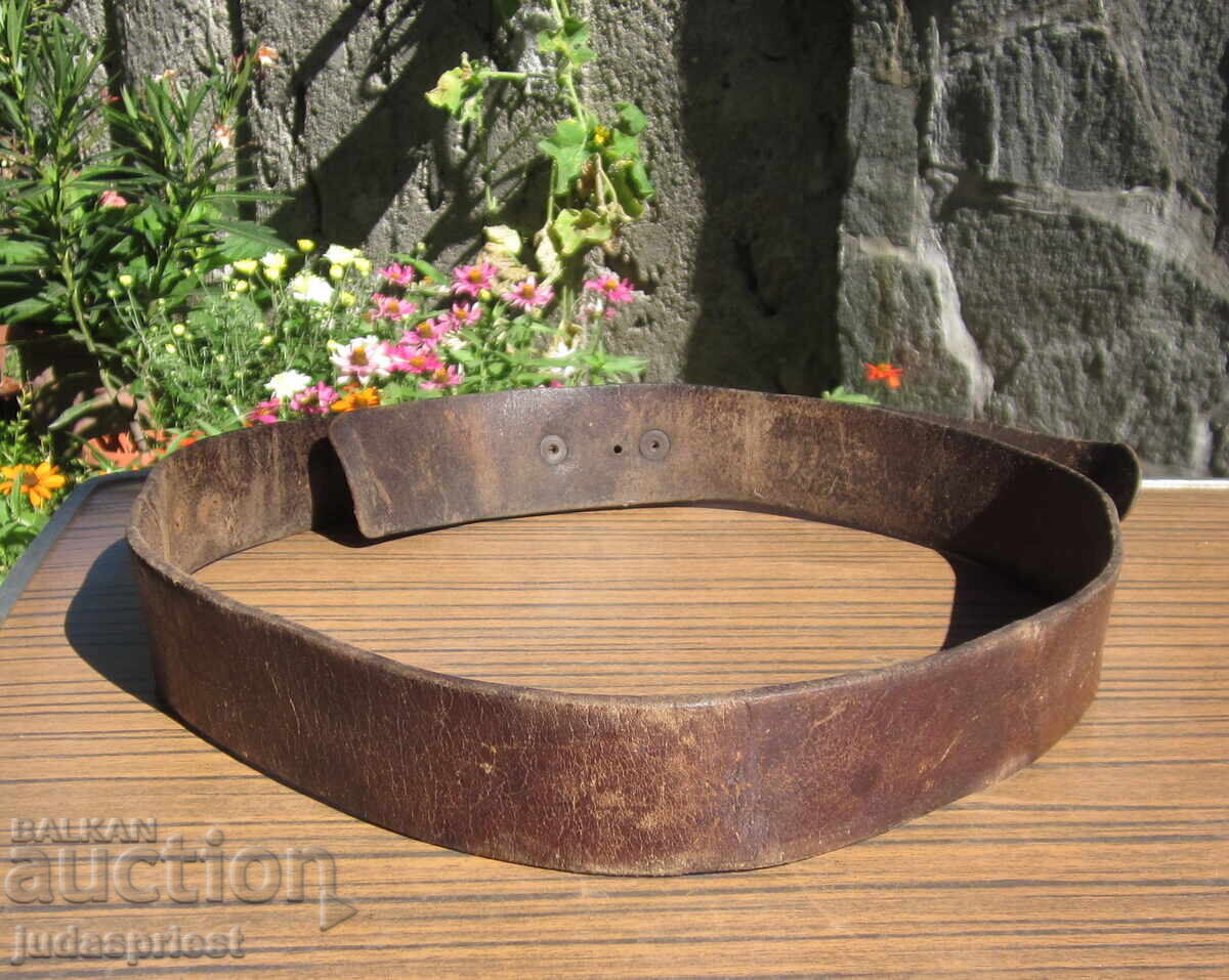 Licitație Centură militară din piele germană WW2 cu cataramă marcată Licitație Centură militară din piele germană WW2 cu cataramă marcată