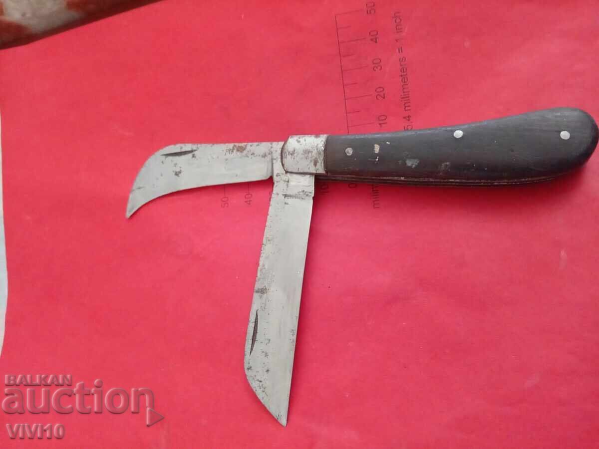 Pocket knife, France with price 40.00 BGN | € 20.45