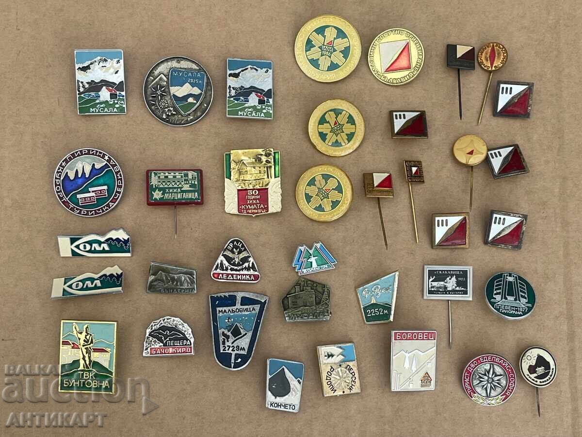 Lot of 37 badges/pins: tourism, orienteering, huts, shelters Lot of 37 badges/pins: tourism, orienteering, huts, shelters