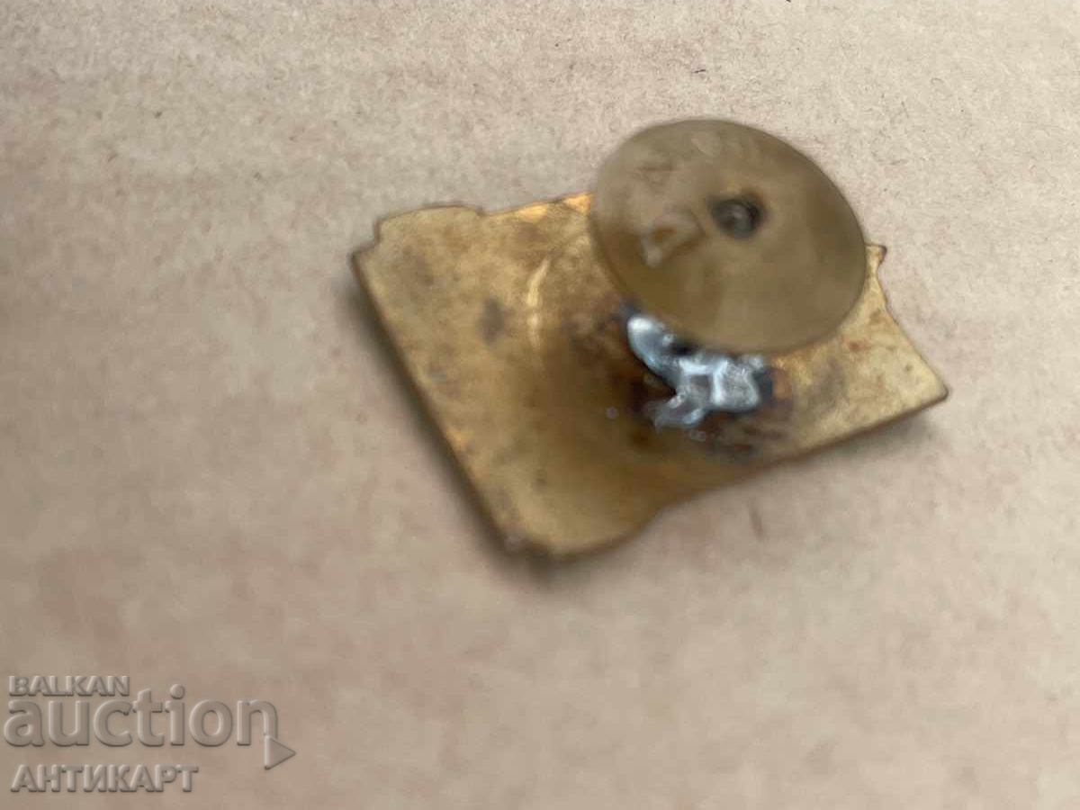 Παρτίδα από 18 σήματα, κονκάρδες, ορειβασία, κορυφές, καταφύγιο, ένα με βίδα με τιμή 25.00 BGN | € 12.78