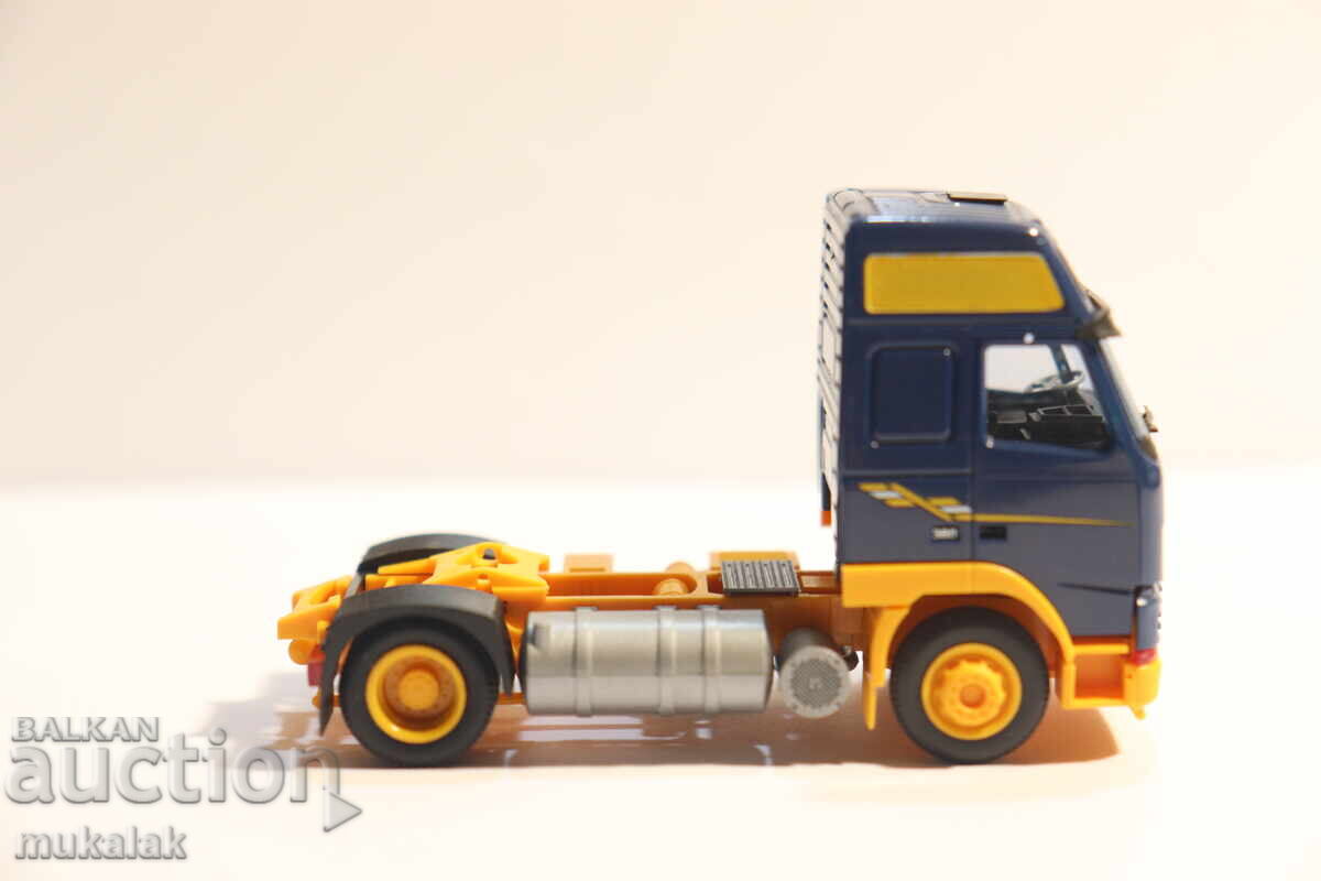 Auction  AWM H0 1/87 VOLVO FH 12 TRACTOR TRUCK MODEL TIR