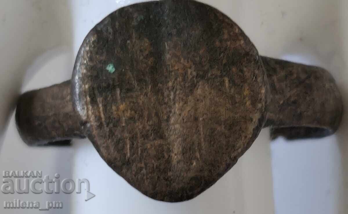 Livrarea Inel vechi de bronz