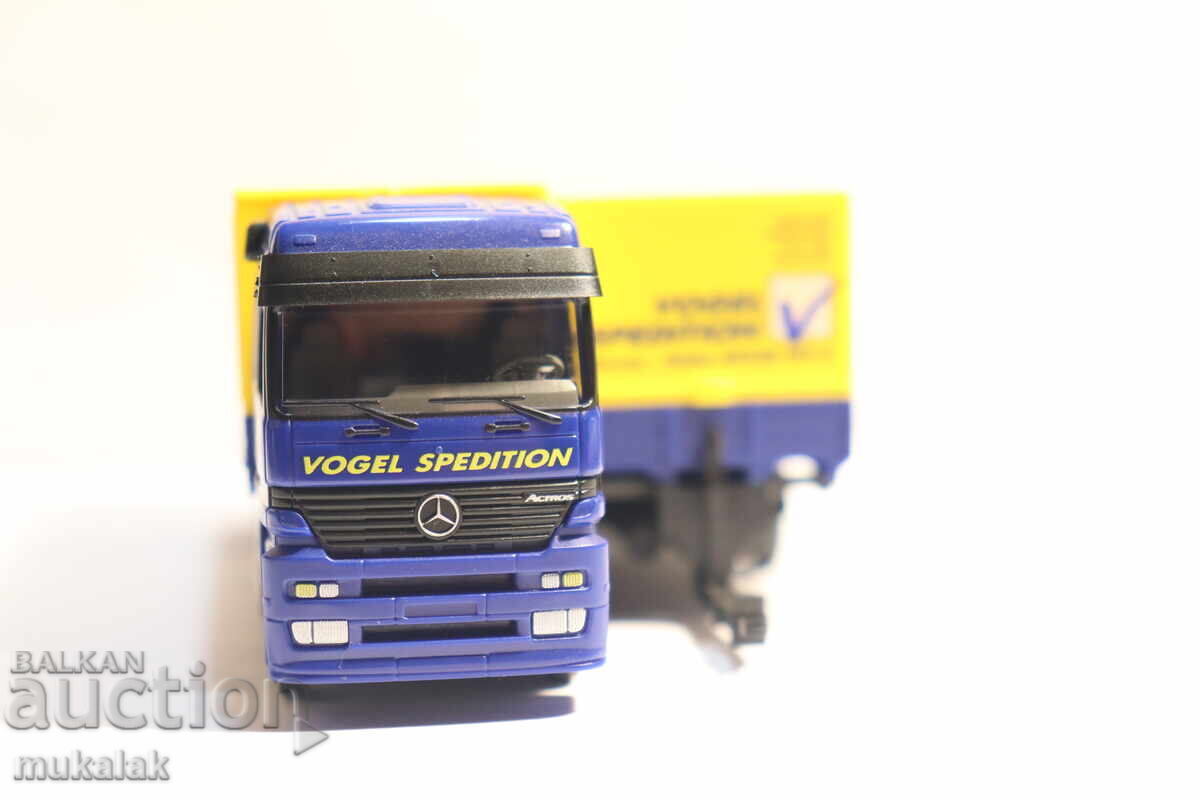 Delivery of WIKING H0 1/87 MERCEDES ACTROS TRUCK MODEL TIR