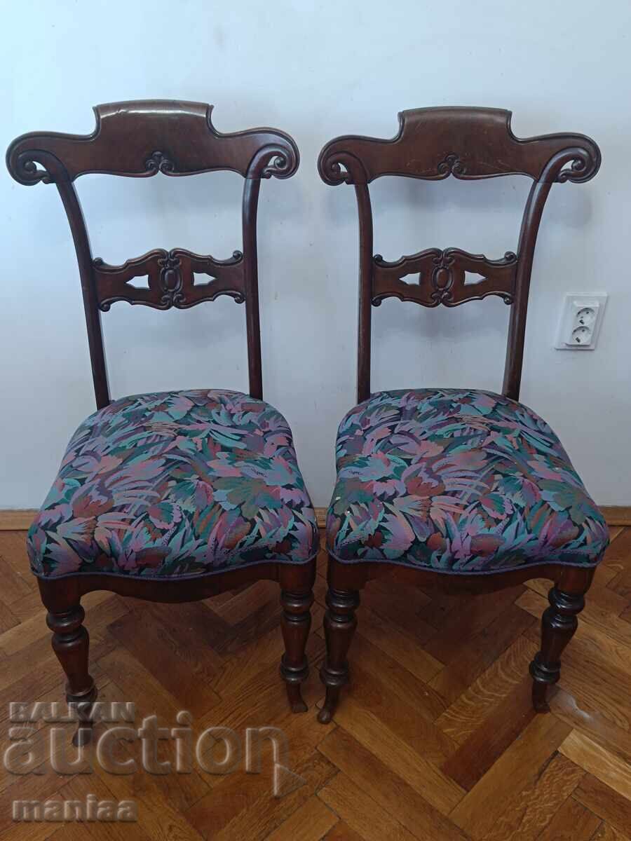 Scaune vechi masive din lemn de cireș cu sculptură în lemn - 6