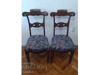 Scaune vechi masive din lemn de cireș cu sculptură în lemn