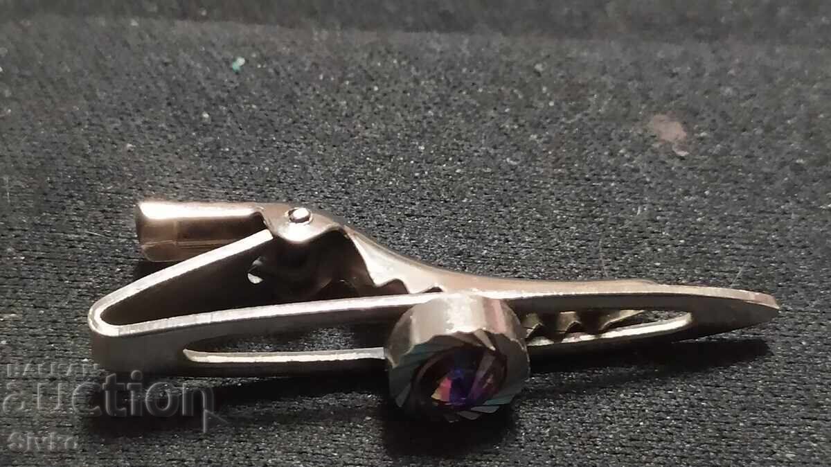 Δέσε καρφίτσα με πέτρα με τιμή 3.49 BGN | € 1.78