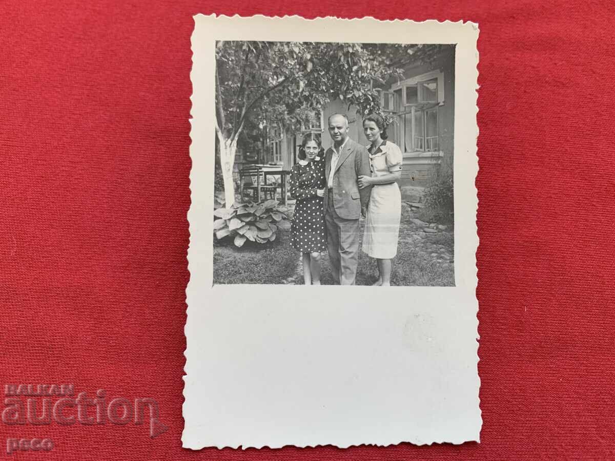 Auction Ivan Undzhiev, Lyuba and Tsveta, old photo Auction Ivan Undzhiev, Lyuba and Tsveta, old photo