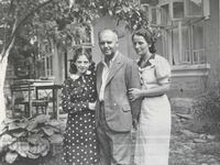 Ivan Undzhiev, Lyuba and Tsveta, old photo