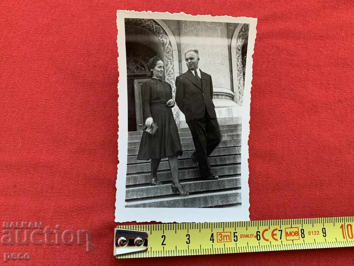 Delivery of Ivan Undzhiev and his wife Lyuba Undzhieva, old photo