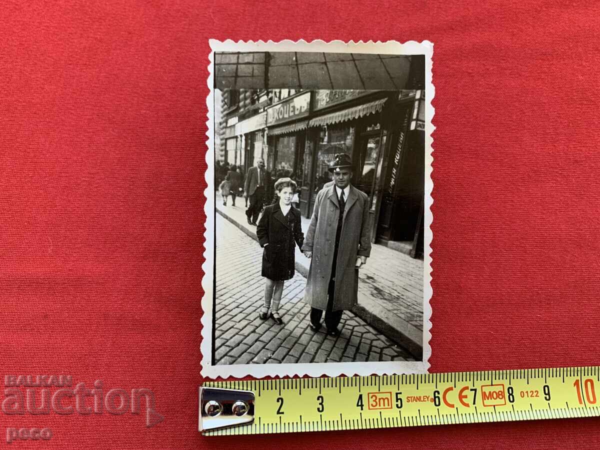 Παράδοση Ivan Ουντζίεφ με την κόρη του Τσβέτα Σόφια παλιά φωτογραφία Παράδοση Ivan Ουντζίεφ με την κόρη του Τσβέτα Σόφια παλιά φωτογραφία