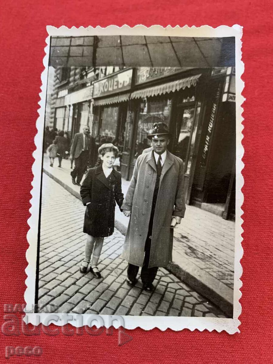 Ivan Ουντζίεφ με την κόρη του Τσβέτα Σόφια παλιά φωτογραφία Ivan Ουντζίεφ με την κόρη του Τσβέτα Σόφια παλιά φωτογραφία