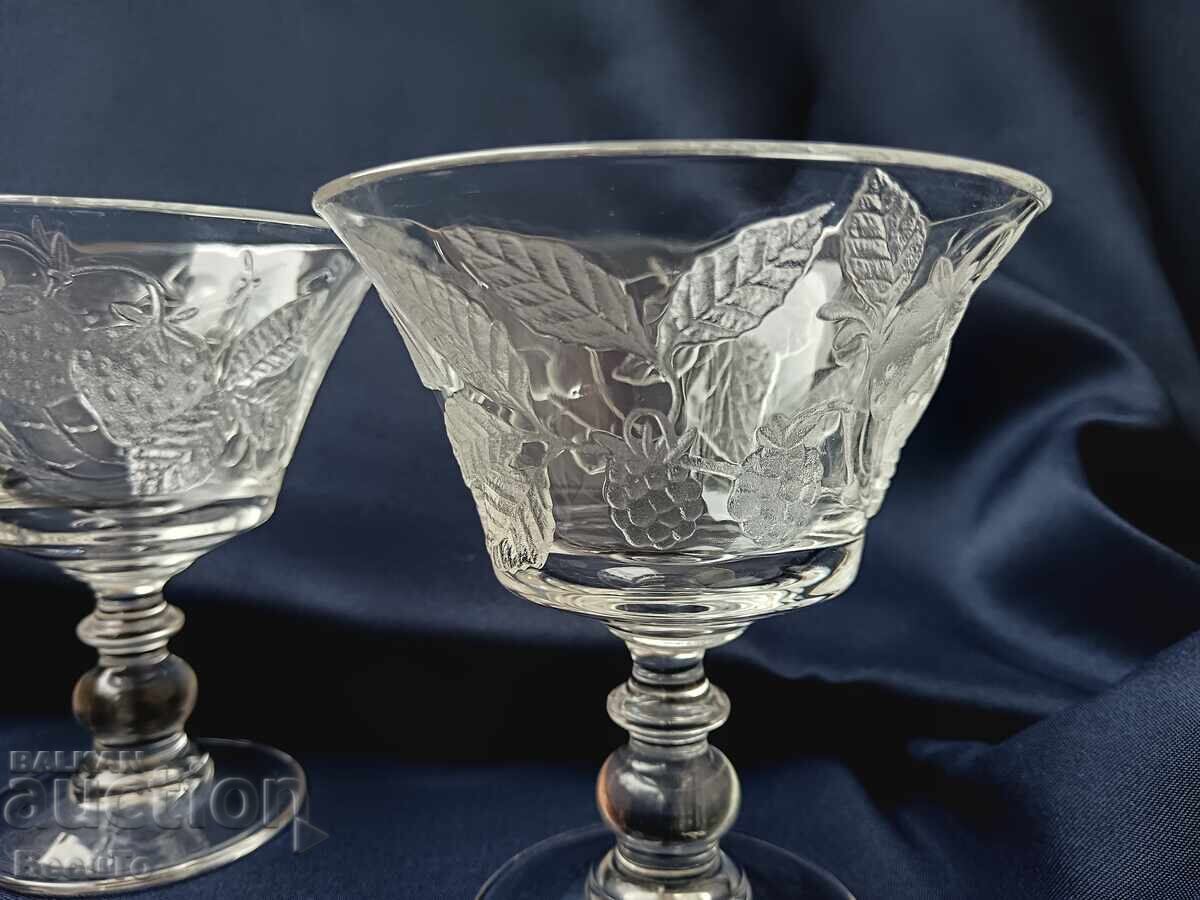 Auction Pressed glass carafe and glasses on a stand with embossed fruit Auction Pressed glass carafe and glasses on a stand with embossed fruit