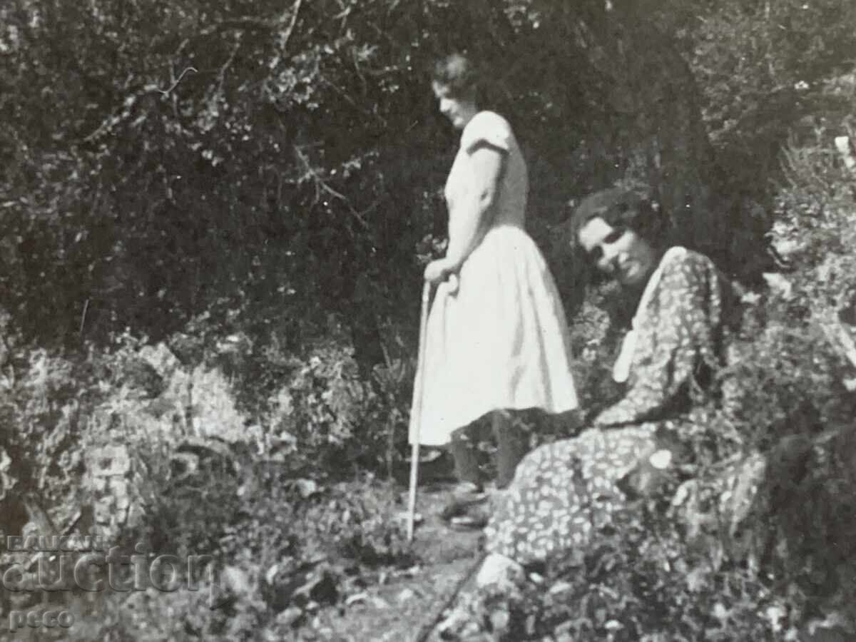 Delivery of Ivan Undzhiev and his wife Lyuba Undzhieva, old photo