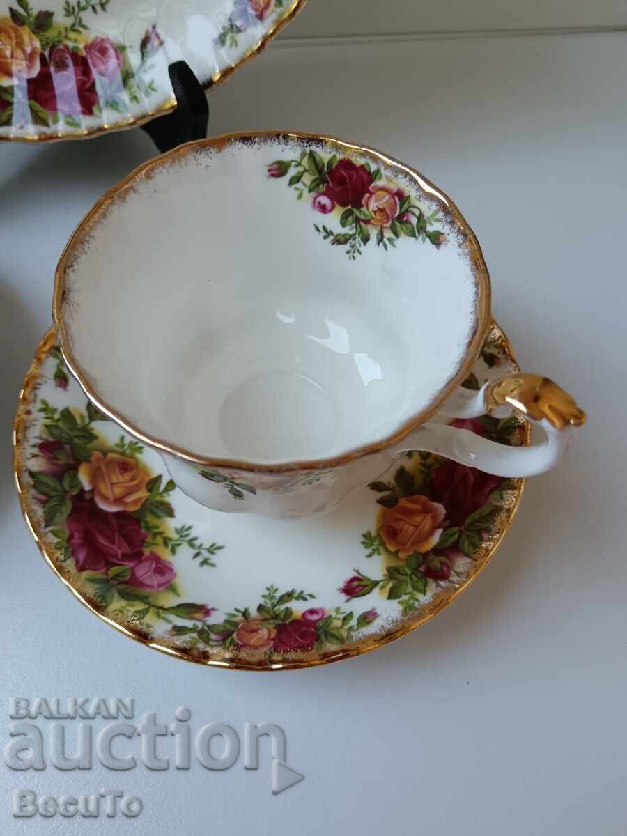 Auction Royal Albert Fine Porcelain, Teacups/Coffee Cups + Dessert Plate Auction Royal Albert Fine Porcelain, Teacups/Coffee Cups + Dessert Plate