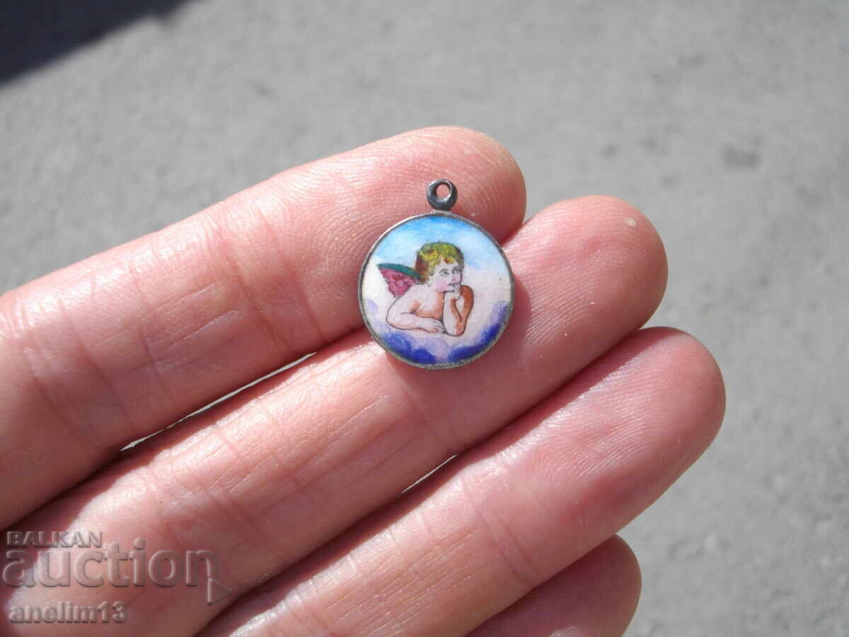 Licitație PENDANT VECHI DIN ARGINT CU ÎNGERAȘ EMAILAT Licitație PENDANT VECHI DIN ARGINT CU ÎNGERAȘ EMAILAT