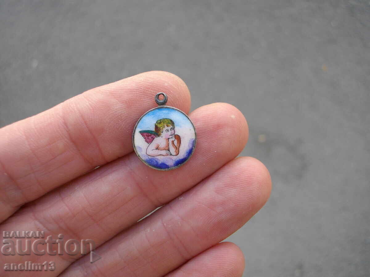 PENDANT VECHI DIN ARGINT CU ÎNGERAȘ EMAILAT PENDANT VECHI DIN ARGINT CU ÎNGERAȘ EMAILAT