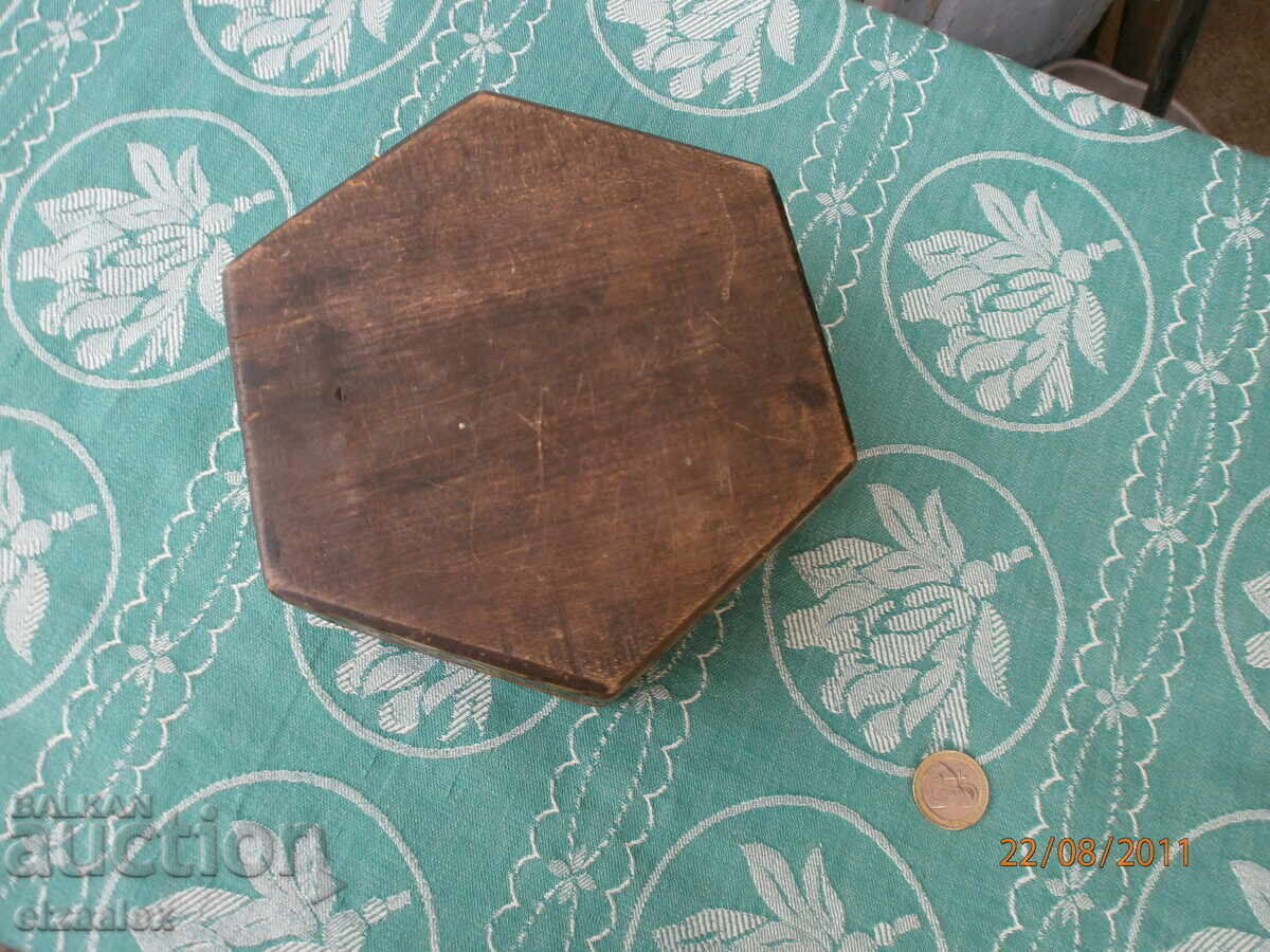 Livrarea Cutie din lemn autentică, lucrată manual de meșter