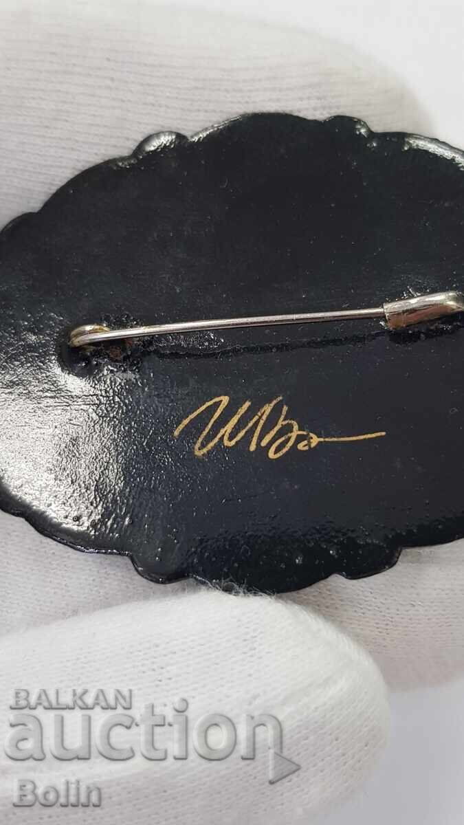 Auction  Hand-painted Russian brooch - 20th century