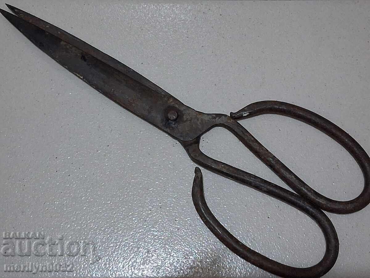 Παλιό σφυρήλατο ψαλίδι, μαχαίρι, σφυρήλατο σίδερο με τιμή 41.00 BGN | € 20.96 Παλιό σφυρήλατο ψαλίδι, μαχαίρι, σφυρήλατο σίδερο με τιμή 41.00 BGN | € 20.96