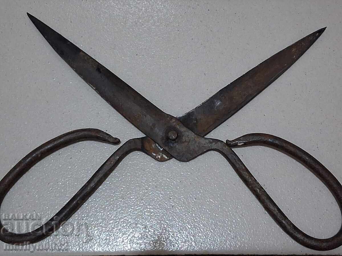 Δημοπρασία Παλιό σφυρήλατο ψαλίδι, μαχαίρι, σφυρήλατο σίδερο Δημοπρασία Παλιό σφυρήλατο ψαλίδι, μαχαίρι, σφυρήλατο σίδερο