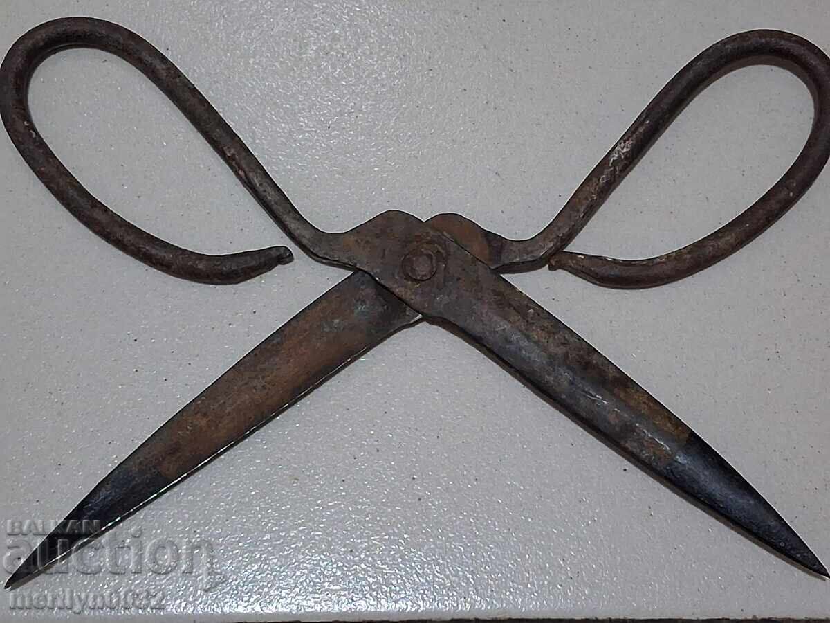 Παράδοση Παλιό σφυρήλατο ψαλίδι, μαχαίρι, σφυρήλατο σίδερο Παράδοση Παλιό σφυρήλατο ψαλίδι, μαχαίρι, σφυρήλατο σίδερο