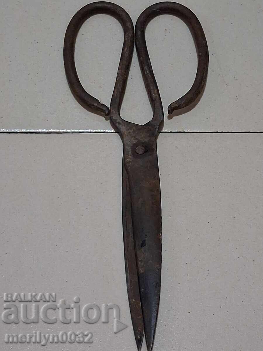 Παλιό σφυρήλατο ψαλίδι, μαχαίρι, σφυρήλατο σίδερο Παλιό σφυρήλατο ψαλίδι, μαχαίρι, σφυρήλατο σίδερο