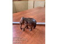FIGURĂ SCULPTATĂ DIN ABANOS, ELEFANT CU ELEFĂNTEL