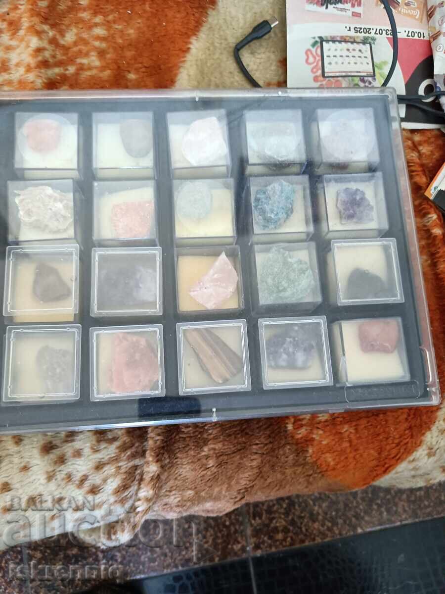 Cutie cu pietre cu preț 40.00 BGN | € 20.45