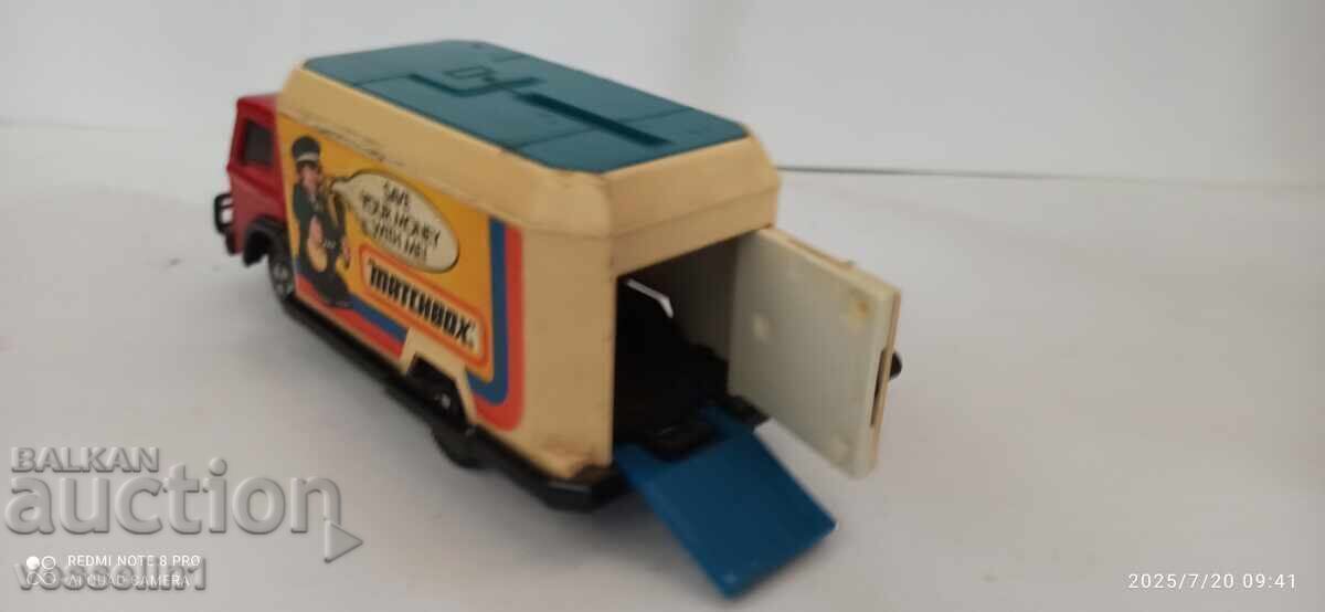 Licitație Vechi camion de încasare Matchbox pușculiță cu cod din anii '70 mașinuță