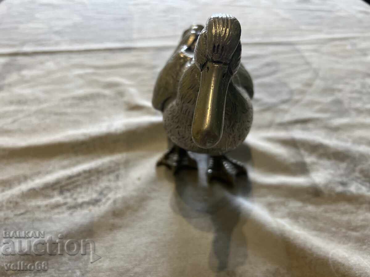 Auction Large bronze duck Auction Large bronze duck