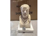 фигура на АРИСТОТЕЛ