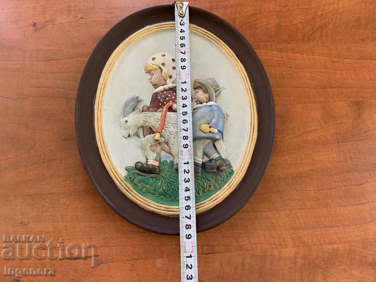 FIGURĂ PANOU CERAMICĂ ALBĂ DIN ANII '70 RELIEF cu preț 26.00 BGN | € 13.29