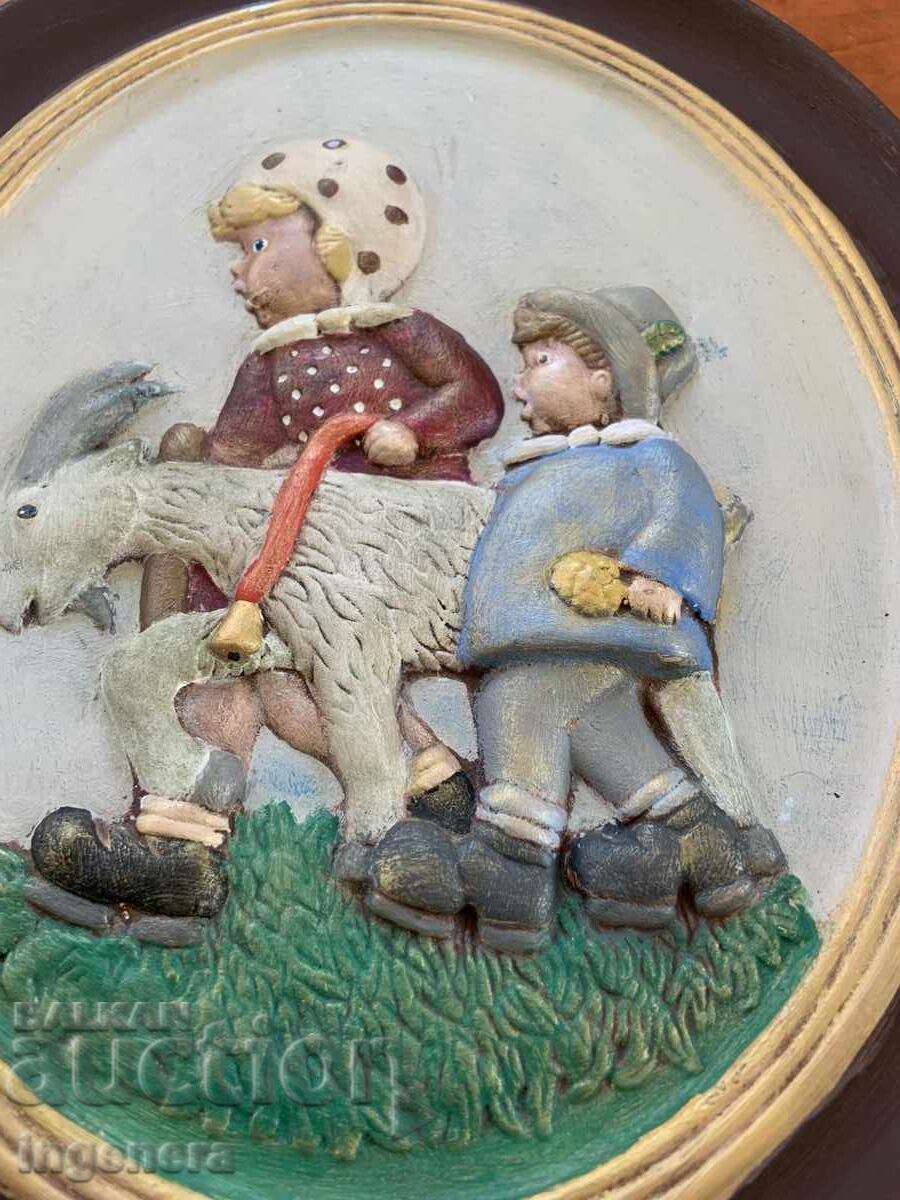 Licitație FIGURĂ PANOU CERAMICĂ ALBĂ DIN ANII '70 RELIEF