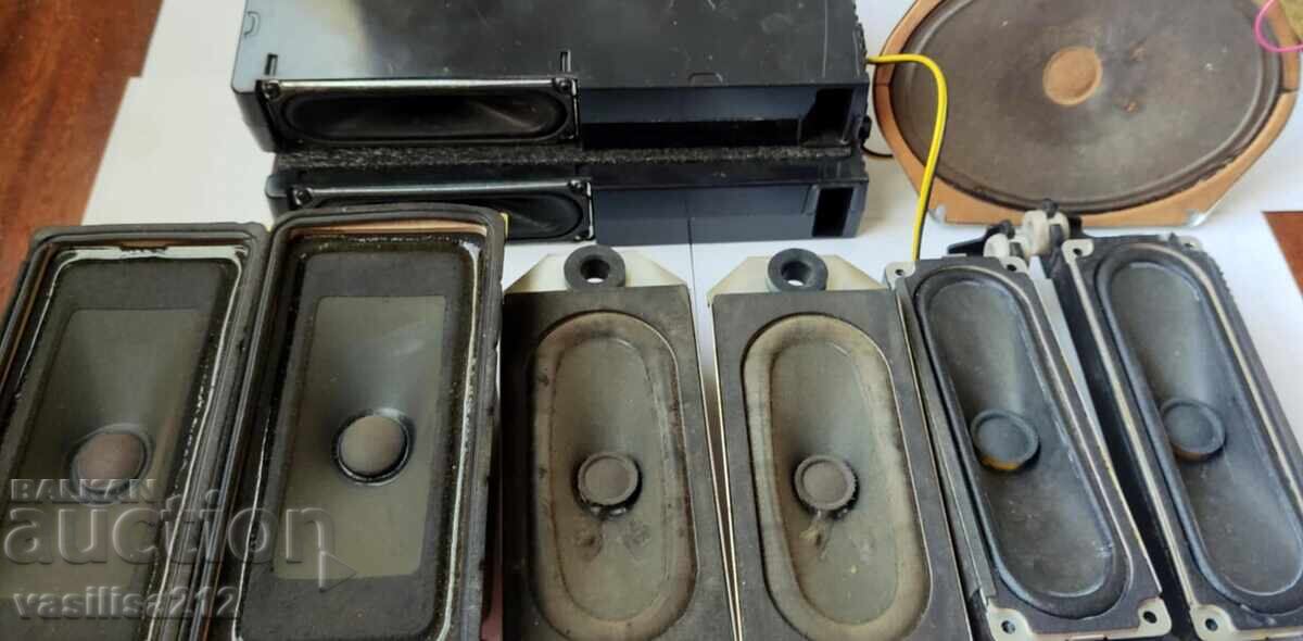 Auction  Lot of speakers