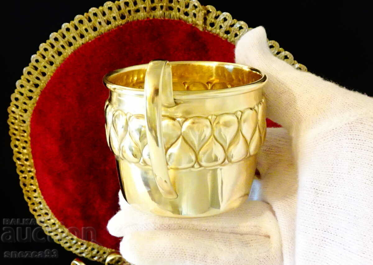 Παράδοση Επιχρυσωμένο φλιτζάνι με υπέροχο ανάγλυφο Wümak Germany 1899