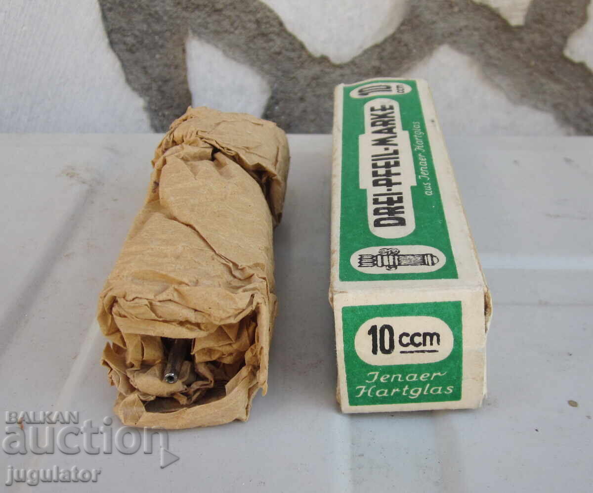 Licitație Seringă de sticlă germană WW2, nefolosită, cu cutie