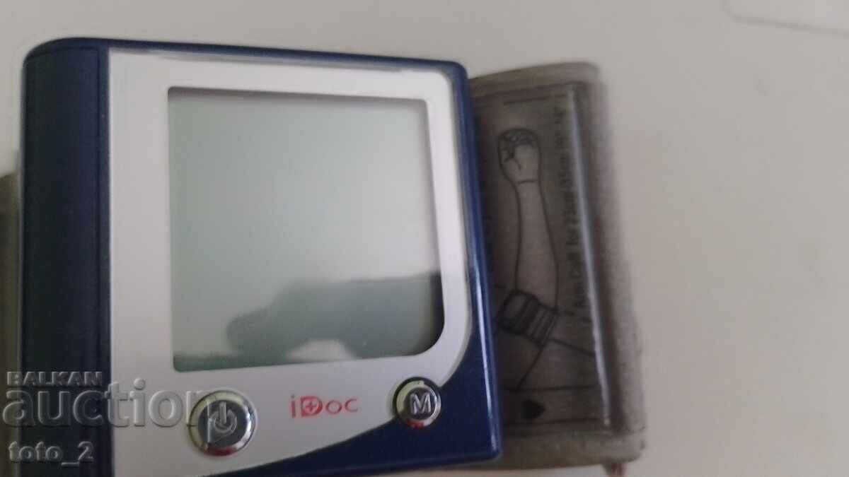 APARAT AUTOMAT PENTRU MĂSURAREA TENSIUNII ARTERIALE APARAT AUTOMAT PENTRU MĂSURAREA TENSIUNII ARTERIALE