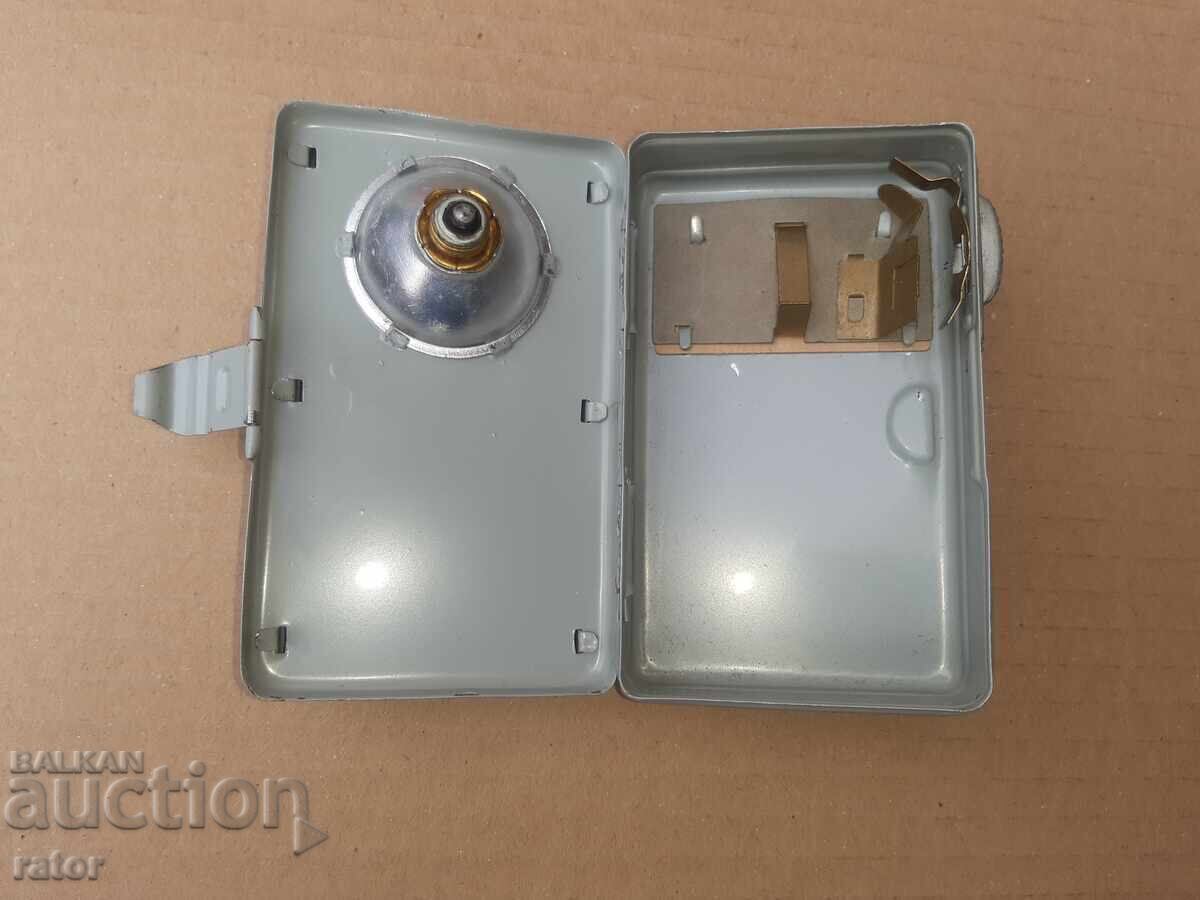 Доставка на Старо двуцветно железничарско фенерче Светлина . НОВО