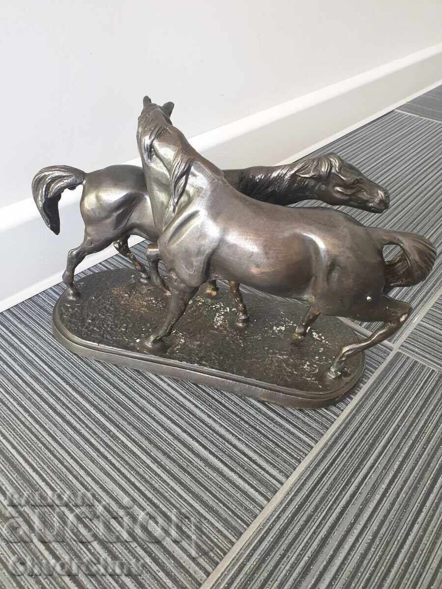 Sculptură/figură veche franceză din bronz cai/Mene statuetă cu preț 1800.00 BGN | € 920.33