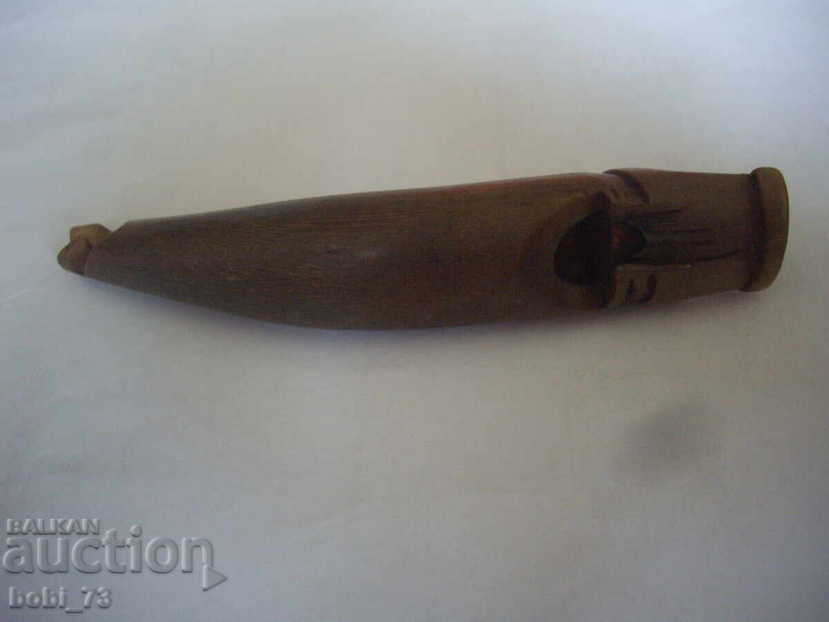 Fluier din os, foarte vechi cu preț 50.00 BGN | € 25.56 Fluier din os, foarte vechi cu preț 50.00 BGN | € 25.56