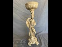 Geișă chineză și barză - rezemate de tulpina unui lotus